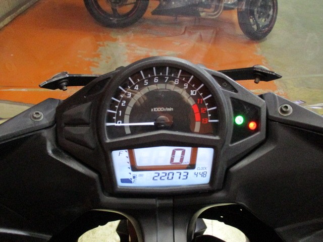 走行もまだまだの２２０７３ｋｍ！燃料消費率１Ｌ＝３７．５ｋｍは中々の高燃費車両！